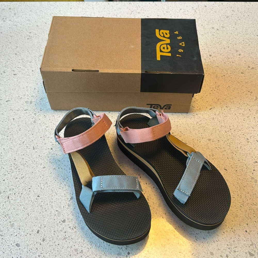 Teva universal flatform multi color sandals